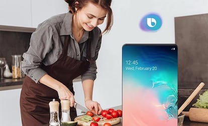 Teléfono móvil con Bixby en la pantalla