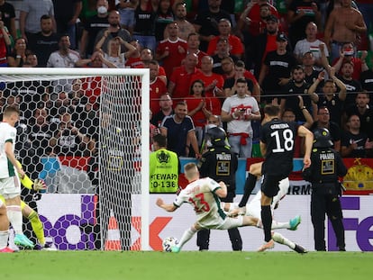 Goretzka, en el momento de marcar el segundo tanto para Alemania.