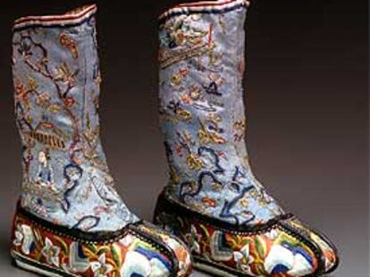 Botas de seda de la dinastía Qing (sigloXIX).