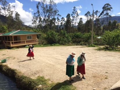 Varias mujeres en la zona de Francisco de Orellana, en Ecuador.