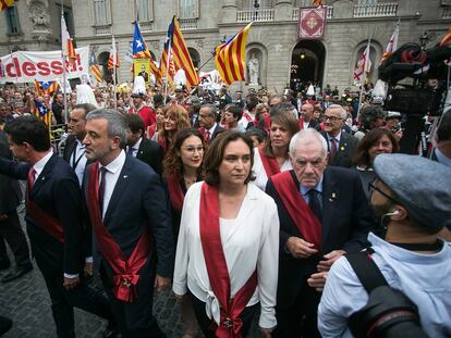 Ada Colau amb la resta de egidors el dia de la formació del consistori. 