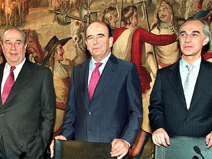Amusátegui, Botín y Corcóstegui, durante una comparecencia en enero de 2000.