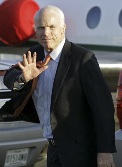 El Partido Democráta lanza una enciclopedia <i>online</i> sobre John McCain, el candidato republicano.