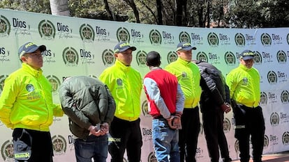 La Policía Nacional presenta a los detenidos a los medios de comunicación