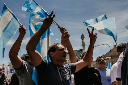 Protesta de organizaciones sociales y sindicatos contra el Gobierno de Javier Milei, en Buenos Aires.