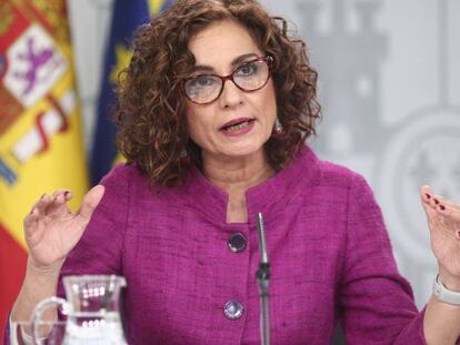 La ministra de Hacienda y Portavoz del Gobierno, María Jesús Montero comparece en rueda de prensa tras el Consejo de Ministros, en el Complejo de la Moncloa, en Madrid (España), a 28 de enero de 2020.