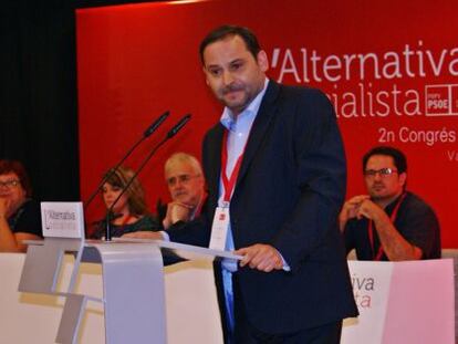 Jos&eacute; Luis &Aacute;balos, durante su intervenci&oacute;n en el congreso provincial.