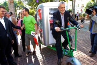 El presidente de la Junta de Andalucía, José Antonio Griñán, en un acto electoral en Almería.