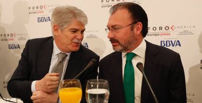 Los ministros Alfonso Dastis (España) y Luis Videgaray (México), en Madrid.