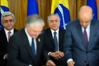 Temer junto ao presidente Armênio, Serzh Sargsyan, em Planalto