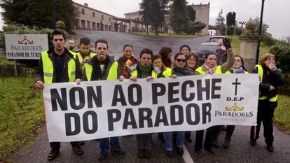 Trabajadores del Parador de Verín protestan contra el posible cierre