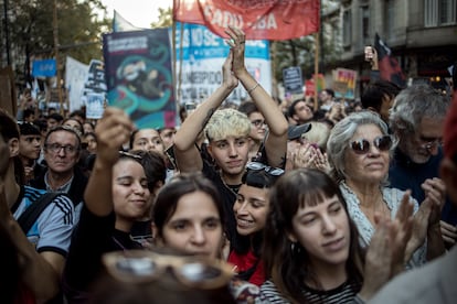 Estudiantes participan en la manifestación.