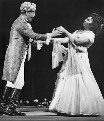 Christa Ludwig con Hermann Prey en una representación de 'Cosi fan tutte' en el festival del Salzburgo en 1963.