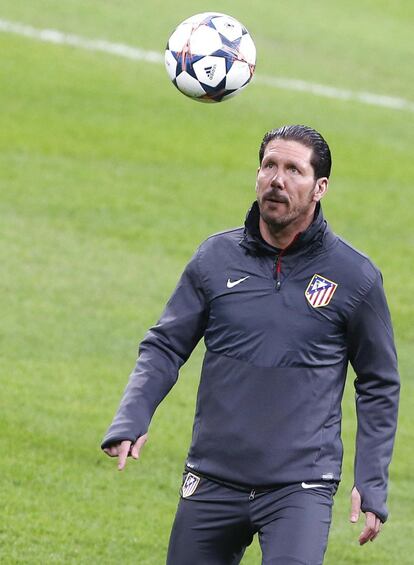 Diego Simeone durante el entrenamiento.