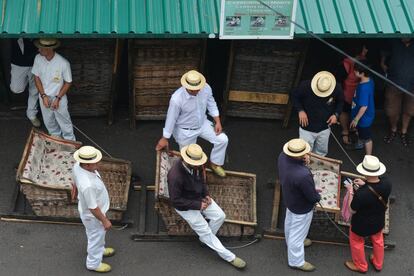 Los tradicionales “carros de cesto”, en Funchal.