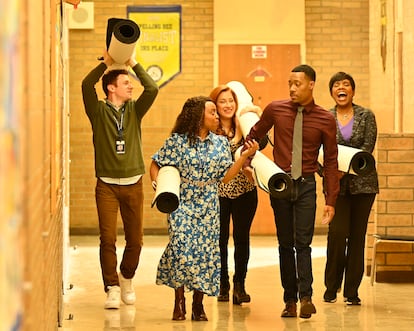 Desde la izquierda, Chris Perfetti, Quinta Brunson, Lisa Ann Walter, Tyler James Williams y Sheryl Lee Ralph, en 'Colegio Abbott'.