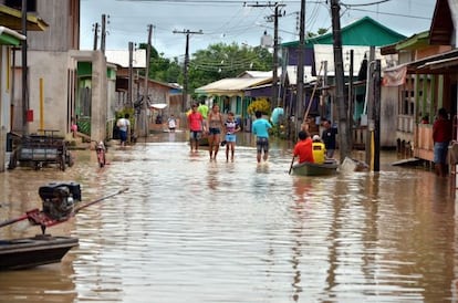 A cheia do rio Acre afetou diversos municípios.