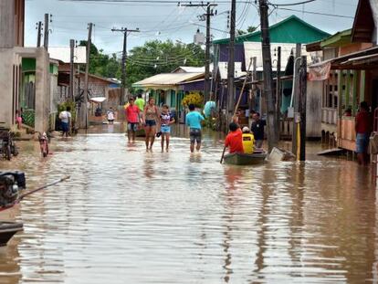 A cheia do rio Acre afetou diversos municípios.