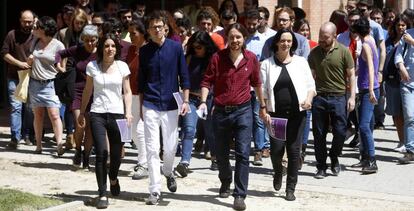 Representantes de Podemos presentando la campaña de la coalición Unidos Podemos.