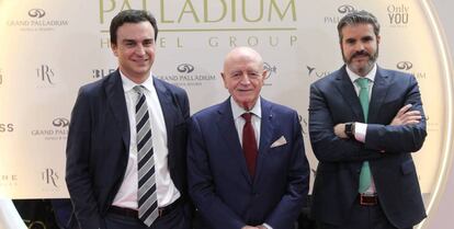 Abel Matutes Prats, presidente de Palladium; Abel Matutes Juan, presidente del holding, y Jesús Sobrino, consejero delegado de Palladium.