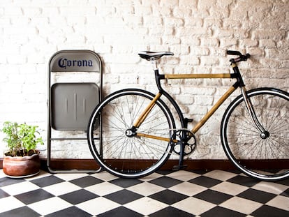 Una bicicleta de bambú