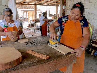 Mujeres carpinteras de Petcacab, Quintana Roo, México.