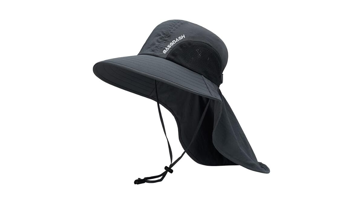 Gorra con protección de cuello Bassdash.
