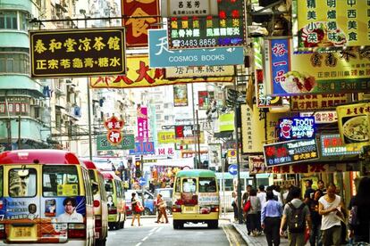 La excolonia británica es la única ciudad china que aparece entre las más visitadas: en el puesto 10. Se espera que reciba 8,66 millones de extranjeros en 2015. Su posicionamiento como centro financiero y económicamente liberalizado dentro del gigante asiático atrae constantemente al turismo de negocios.

ALQUILAR UN PISO. Un luminoso apartamento de 80 metros cuadrados y tres habitaciones, con vistas al Puerto de Victoria, y cerca de la estación Central de Hong Kong, costaría entre 4.000 y 5.000 euros. Son los precios más caros de toda la lista.