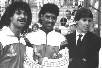 El podio del Balón de Oro de 1988: Gullit, que fue segundo, Rijkaard (tercero) y Van Basten (primero).