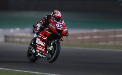 El piloto italiano de Ducati, Andrea Dovizioso, durante la competición en el circuito de Losail.