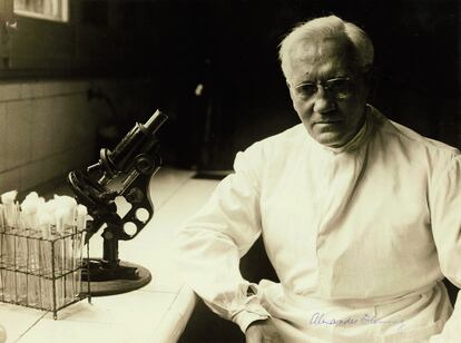 Retrat signat d’Alexander Fleming, al nou laboratori de recerca de l’Hospital del Mar l’any 1948.