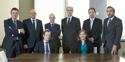 Orlando Garc&iacute;a, Luis Moreno, Oscar Garc&iacute;a Maceiras, MIguel Garicano, Alfredo Guitart y Juan Barba (de pie y de izquierda a derecha), Walter de Luna y, la presidenta, Bel&eacute;n Romana, sentados.