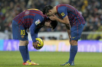 Messi y Xavi durante un partido de la Liga española.