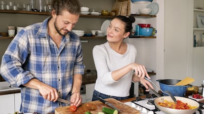 Invertir en menaje del hogar eficiente puede ser una buena medida de ahorro. GETTY IMAGES.