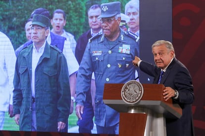 Andrés Manuel López Obrador habla sobre la gestión de Felipe Calderón, durante una de sus conferencias de prensa matutinas.