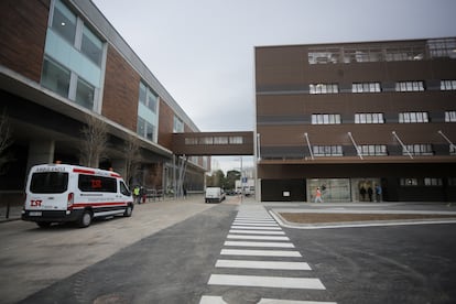 Muere la menor de 16 años que tuvo un accidente en bicicleta contra un vehículo en Barcelona