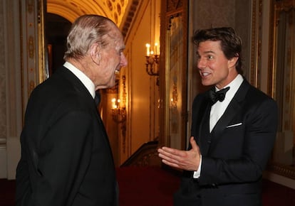 El duque de Edinburo cena con el actor Tom Cruise en el palacio de Buckingham para celebrar el 75º aniversarrio de la ONG británica Outward Bound Trust, fundación que ayuda a los jóvenes a potenciar sus habilidades.