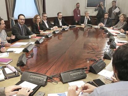 Reunió entre el PSOE, Podem i Ciutadans.