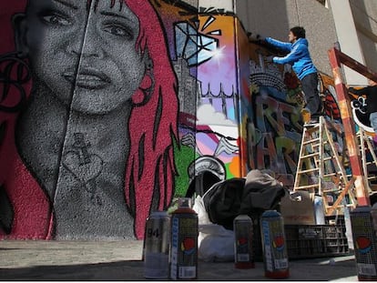 Siete grafiteros pintan el Módulo de Jóvenes de la cárcel Madrid II (Meco). Los diseños son de los internos.