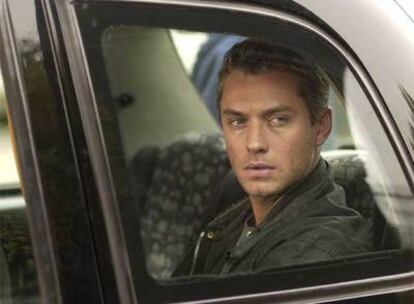 Jude Law, en un fotograma de <i>Breaking and entering.</i>