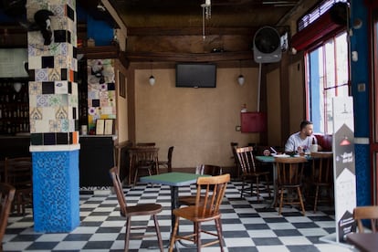 Danilo Pereira, el único cliente de un restaurante en el barrio de Vila Madalena, en la zona oeste de São Paulo.