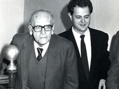 Manuel Andújar (izquierda), en el año 1989.