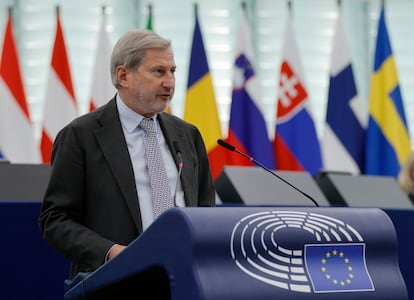 El comisario europeo de Presupuestos, Johannes Hahn, en el Parlamento Europeo en Estrasburgo, el 21 de noviembre.