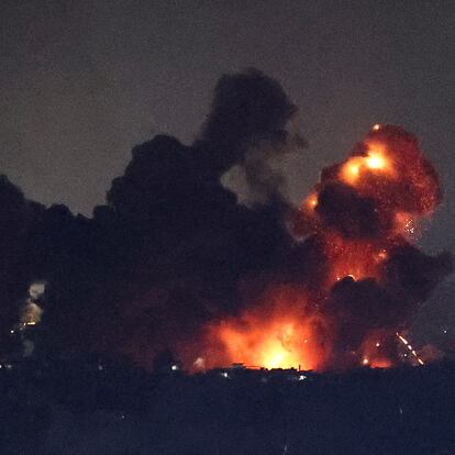 Smoke and flames rise over Beirut's southern suburbs after a strike near Beirut-Rafic Hariri International Airport, amid the ongoing hostilities between Hezbollah and Israeli forces, as seen from Sin El Fil, Lebanon, October 3, 2024. REUTERS/Amr Abdallah Dalsh