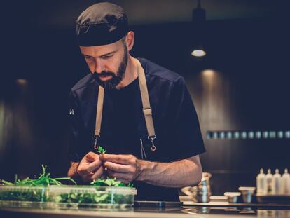 El chef Emile van der Staak, del restaurante neerlandés De Nieuwe Winkel