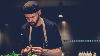 El chef Emile van der Staak, del restaurante neerlandés De Nieuwe Winkel