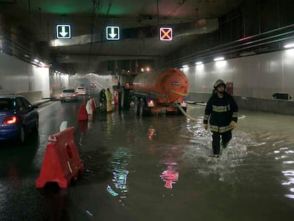 Imagen de la inundación en el nuevo túnel de la M-30 el pasado jueves, día de su inauguración.