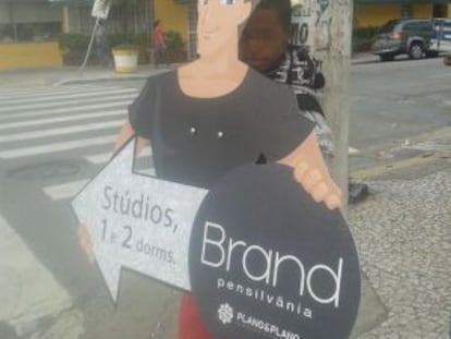 Menino-placa vende apartamento