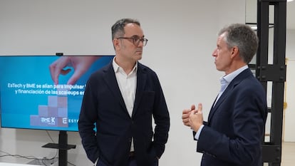 Álvaro Castro (derecha), director de mercados primarios en BME junto a Miguel Ferrer, vicepresidente ejecutivo de estrategia y agenda pública de Adigital, en el anuncio de la alianza, este martes, en Madrid.