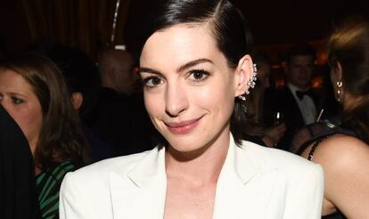 Anne Hathaway en una fiesta en Hollywood. 